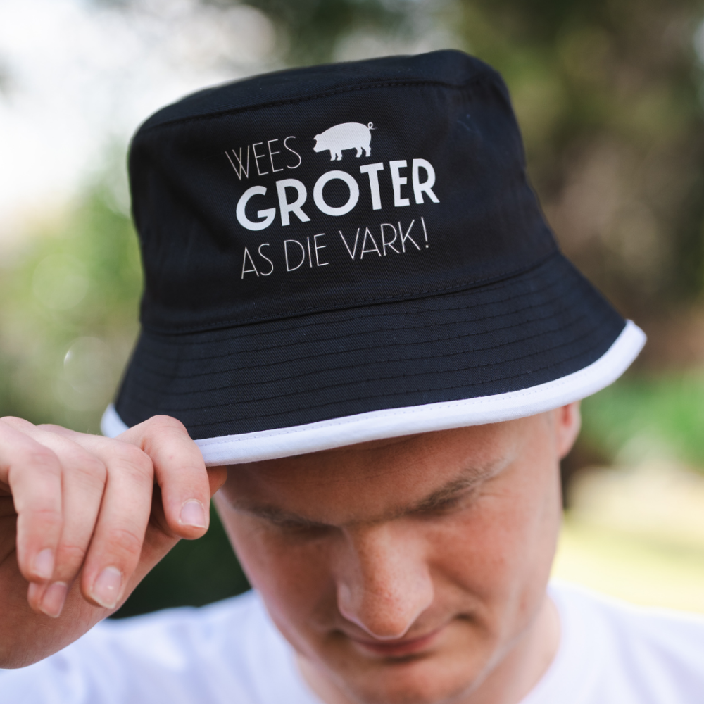 Bucket Hat - Groter as die Vark