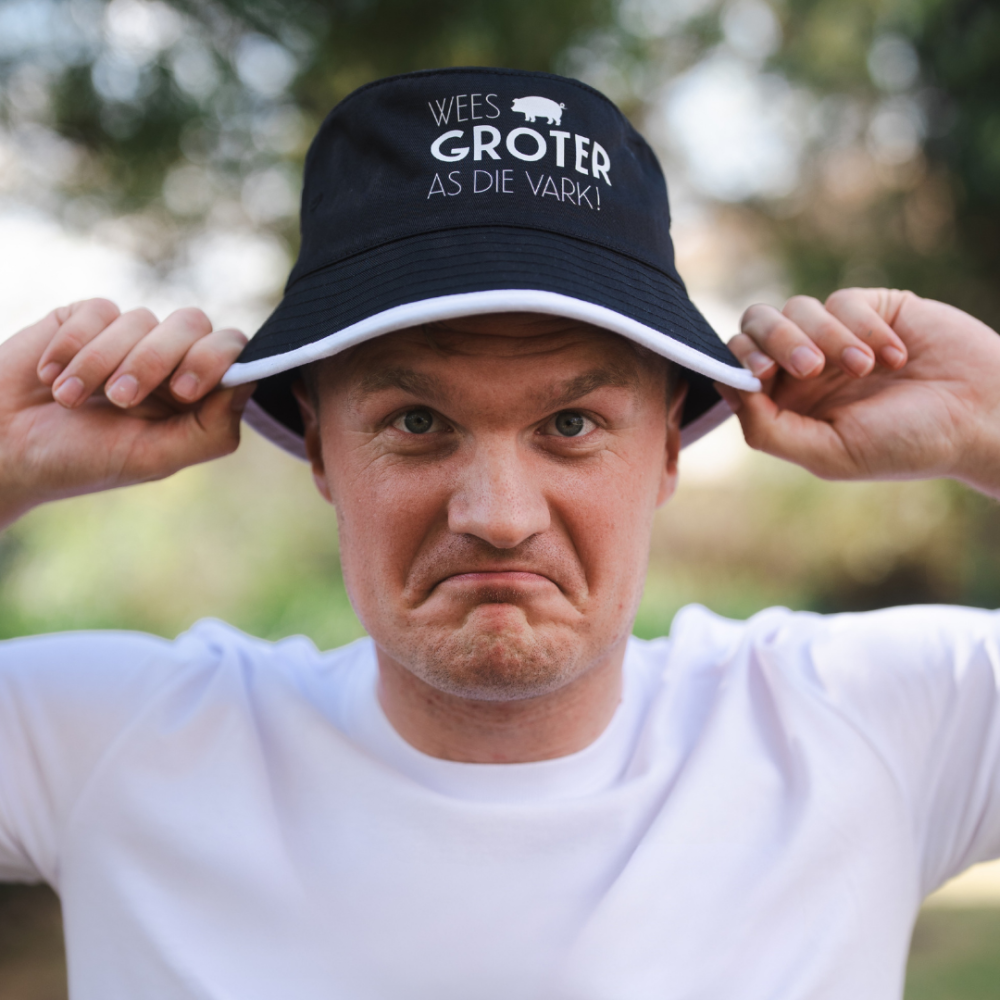 Bucket Hat - Groter as die Vark